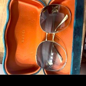 Brand new Gucci sunglasses worn for an hr no scratches or marks on them
